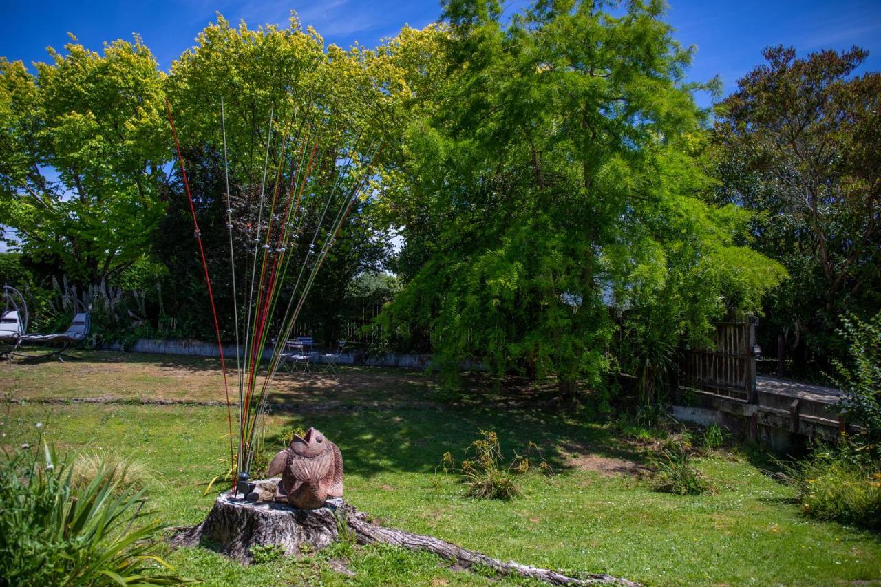 Swan House Bed & Breakfast Martinborough Exterior photo